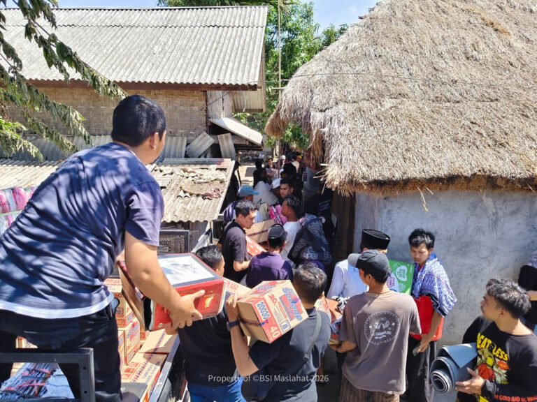 BSI Maslahat Bergerak Cepat Bantu Penyintas Kebakaran Desa Adat Sade