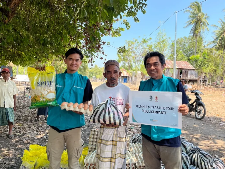 BSI Maslahat Salurkan Amanah Sahid Tour untuk Penyintas Gempa NTT di Manggarai Timur